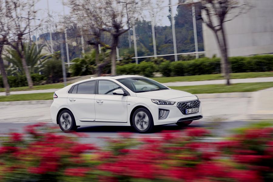  Hyundai IONIQ plug-in (AE) 2019 года  (WW) (фото 13 из 45)